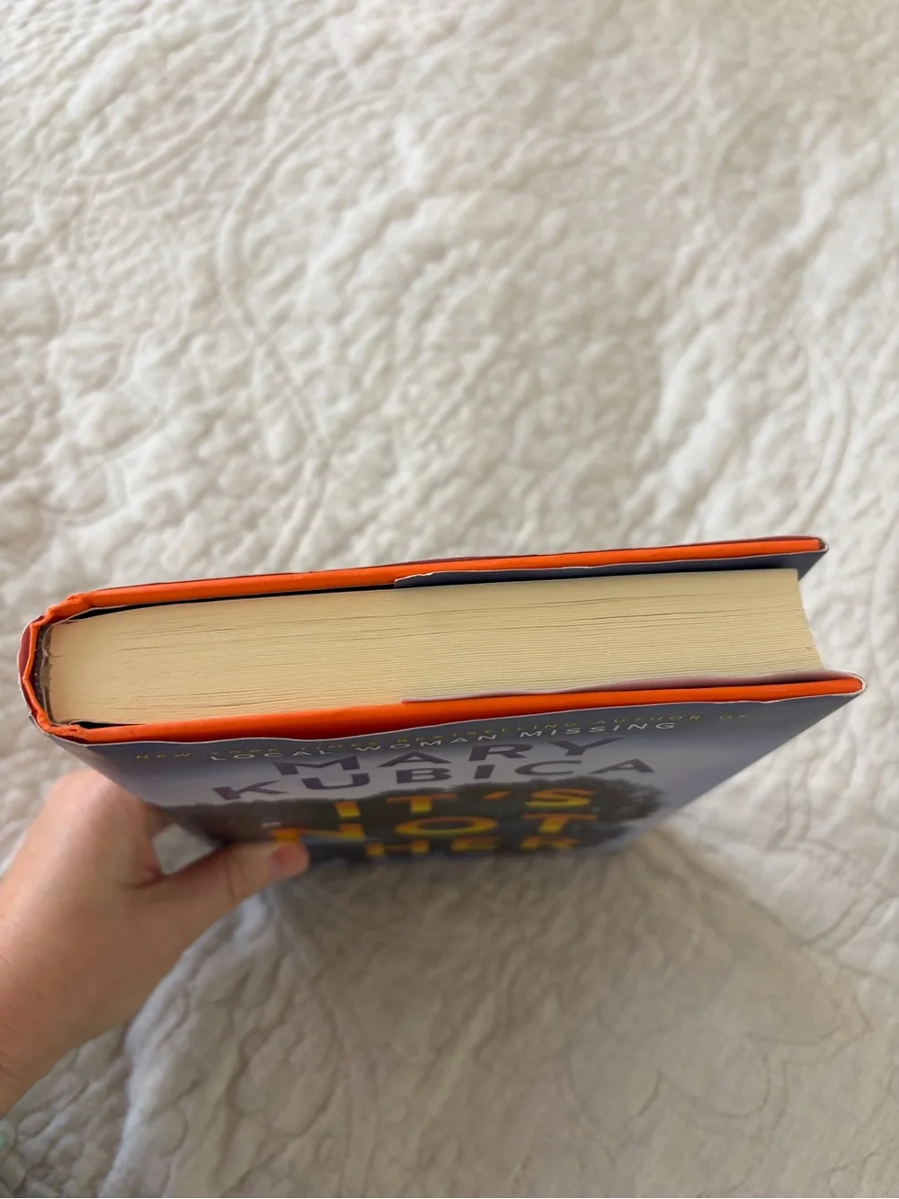 It's Not Her by Mary Kubica Twisty Thriller Hardcover Book